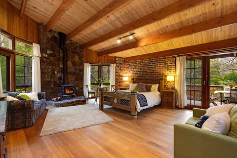 Rocky Creek Art Garden B&B - Holiday Find 0