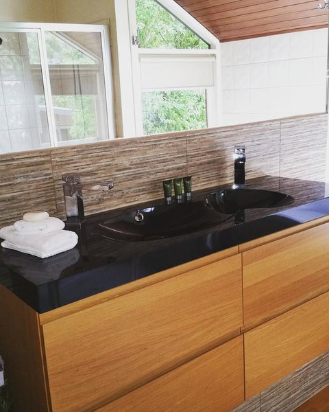 Romantic Treehouse Getaway - Holiday Find 3