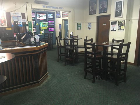 Royal Hotel Condobolin - Holiday Find 3