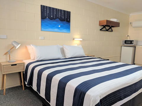 Sail Inn Motel - Holiday Find 1