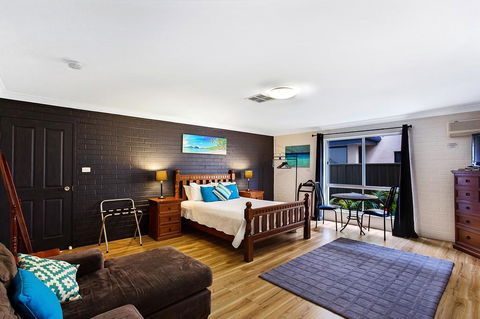 Salamander Beach Accommodation - Adults Only - Holiday Find 3