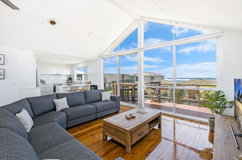 Salty's - Newly Renovated - Holiday Find 0