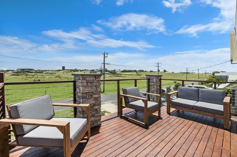 Salty's - Newly Renovated - Holiday Find 3