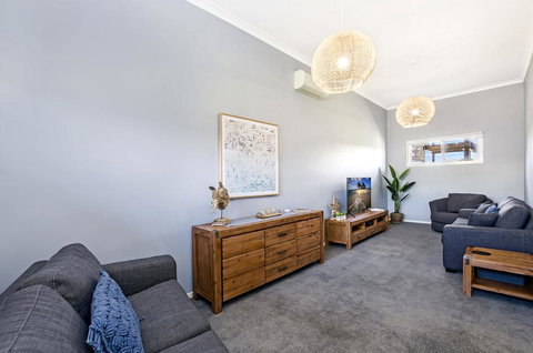 Salty's - Newly Renovated - Holiday Find 2