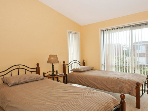 Sandalwood - Direct Beach Access To Tilbury Cove - Holiday Find 3