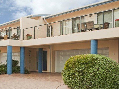 Sandalwood - Direct Beach Access To Tilbury Cove - Holiday Find 0