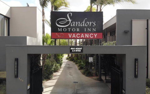 Sandors Motor Inn - Holiday Find 0