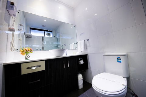 Sandown Regency Hotel & Apartments - Holiday Find 2