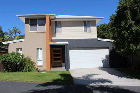 Sawtell Swells - Holiday Find 0
