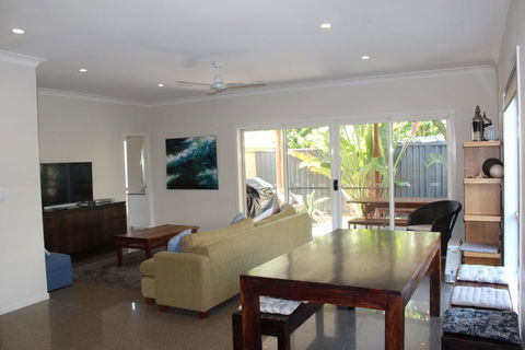 Sawtell Swells - Holiday Find 1