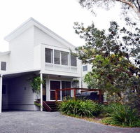 Scribbly Gum on Benton - bushland setting - Holiday Find