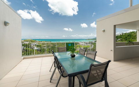 Sea Forever On Azure Seas - Airlie Beach - Holiday Find 2