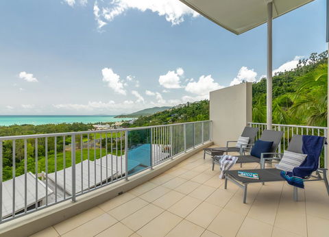 Sea Forever On Azure Seas - Airlie Beach - Holiday Find 1
