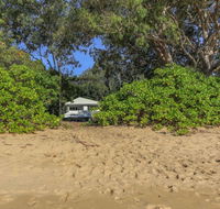 Seabreeze Beachfront - Clifton - Holiday Find