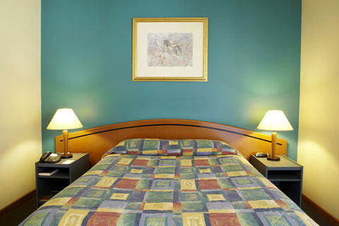 Seasons Hotel Newman - Holiday Find 2