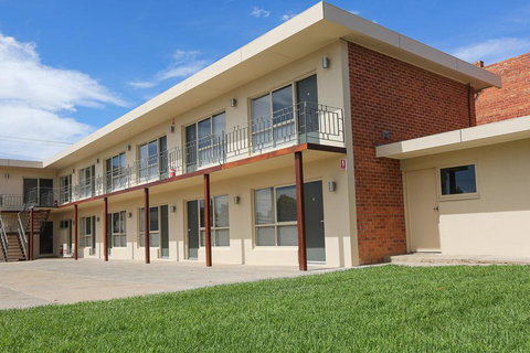 Seven Pines Motor Inn - Holiday Find 1
