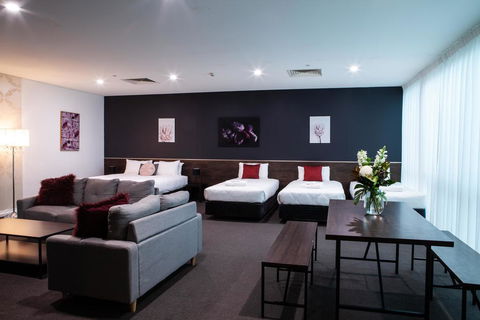 Sfera's Park Suites & Convention Centre - Holiday Find 2