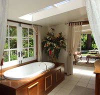 Shakespeare's Wilderness Chalet - Holiday Find