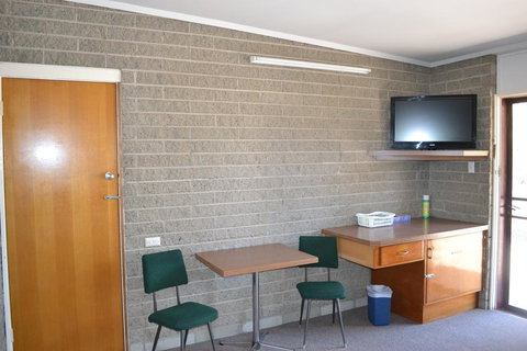 Shamrock Hotel Motel Balranald - Holiday Find 3