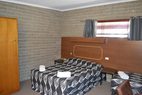 Shamrock Hotel Motel Balranald - Holiday Find 2