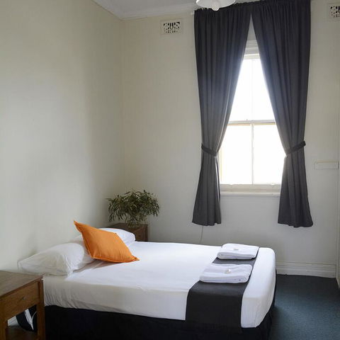 Shamrock Hotel Motel Temora - Holiday Find 2