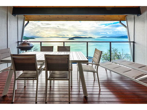 Shorelines 31 - Hamilton Island - Holiday Find 0