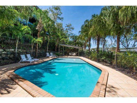 Shorelines 31 - Hamilton Island - Holiday Find 3