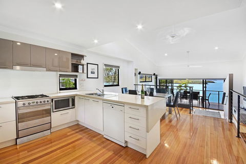 Shorelines Waterfront Hamilton Island - Holiday Find 2