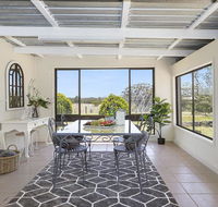 Silky Oak Cottage - cosy with country views - Holiday Find