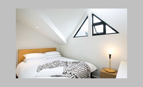 Silverski Rooms And Apartments - Holiday Find 3