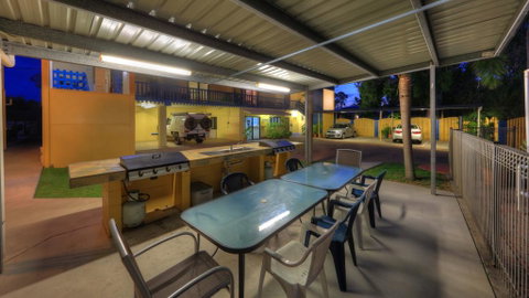 Sky View Units Bowen - Holiday Find 0