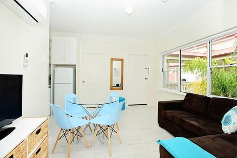 Smugglers Resort-Style Apartments No 9 - Holiday Find 3