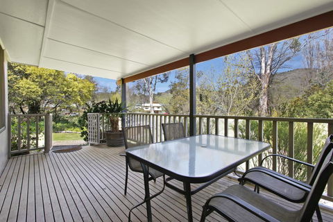 Snowstream Riverside Apartments - Unit 3 - Holiday Find 2
