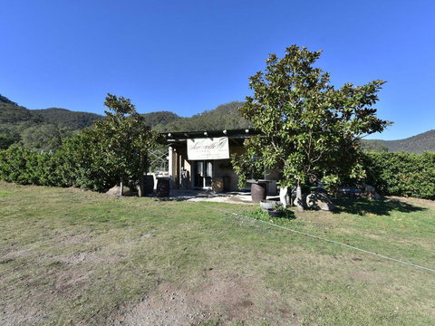 Somerville Wines Farmstay In Broke, Super Cute House On Working Farm. Walk For Miles. - Holiday Find 1