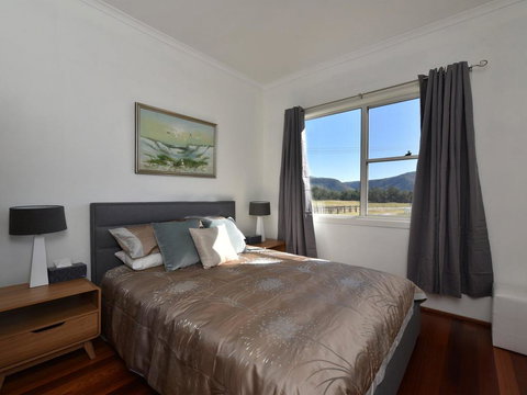 Somerville Wines Farmstay In Broke, Super Cute House On Working Farm. Walk For Miles. - Holiday Find 3