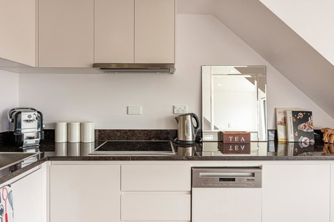 Spacious 2 Bed House, 2 AC And Free Street Parking - Holiday Find 3