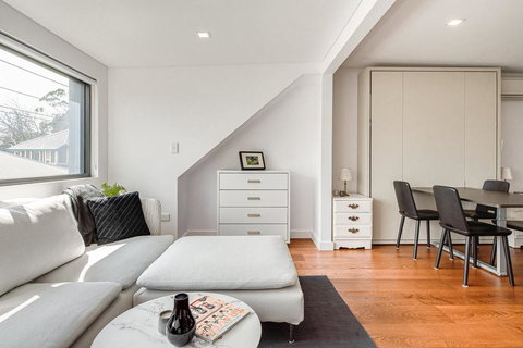 Spacious 2 Bed House, 2 AC And Free Street Parking - Holiday Find 1