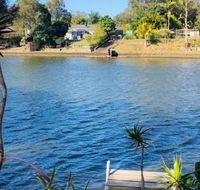 Spacious 2 Bedroom Beach Side Apartment - Close to shopping Centre with Coles Health Food Shop Sushi Pizza Cafes Hairdresse - Holiday Find