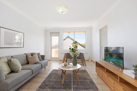 Spacious Apartment In Trendy Sydney Neighbourhood - Holiday Find 0
