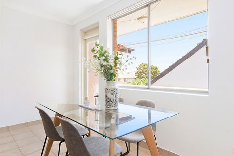 Spacious Apartment In Trendy Sydney Neighbourhood - Holiday Find 2