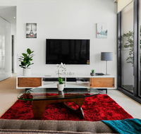Spacious luxury 3Br Top Location  WiFi Gym Pool - Holiday Find