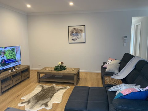 Spacious Rooms Home-Stay With Free Wifi - Holiday Find 0