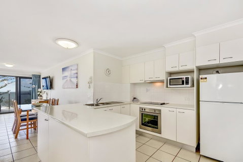 SPIN13- ESCAPE TO MOOLOOLABA - Holiday Find 2