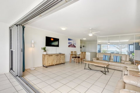 SPIN13- ESCAPE TO MOOLOOLABA - Holiday Find 1