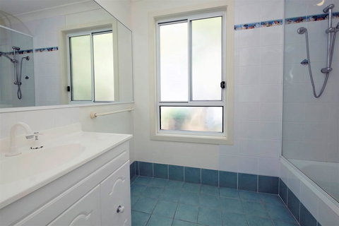 SPINNAKER 2 - Holiday Find 2