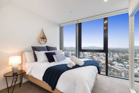 SPIRE - Fast Internet Monthly Stays W Carpark - Holiday Find 1