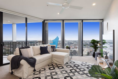 SPIRE - Fast Internet Monthly Stays W Carpark - Holiday Find 0