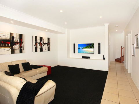 St Lucia 11 - 4 BDRM Canal Home With Pool - Holiday Find 2