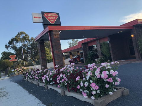 Statesman Motor Inn - Holiday Find 0