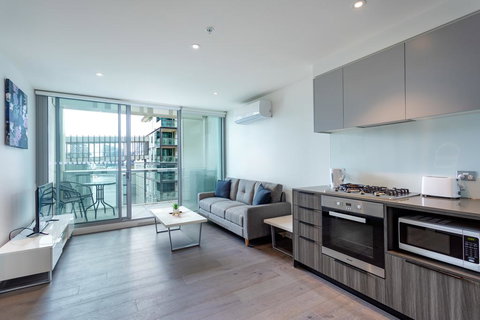 STAY&CO Docklands - Holiday Find 0